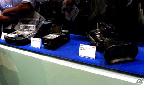 　パナソニックでは、2眼の3Dカメラなどプロユースの3D用機材も参考出展。撮影からオーサリング、編集、再生までトータルでの取り組みをアピールしていた。