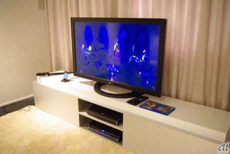 　こちらも最新モデルの「VideoWave entertainment system」。液晶ディスプレイ一体型のシアターサラウンドを視聴できる。