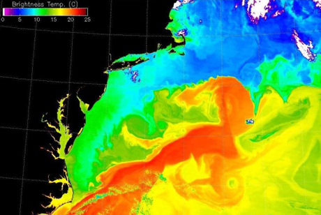 第4位：海洋の観測

　NASAは、1970年代に海面温度の追跡を開始した。観測者たちは現在、このデータが手に入ることから、地球温暖化によって発生した余分な熱のほとんどが海に吸収されていることを知っている。「海面の上昇にとってこれは良いニュースではない。水は暖かくなると膨張し、世界中の海面の上昇を助長する」とNASAは指摘する。

　これらは、2001年のメキシコ湾流の暖水を示している。