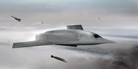 　Northrop Grummanの「X-47A」は、高度4万フィート（約1万2000m）以上に上昇でき、4500ポンド（約2000kg）の装備を輸送できる。情報収集から時間的制約の厳しい目標捕捉や攻撃まであらゆることができると期待されている。2009年末には航空母艦への着艦も可能となる予定だ。