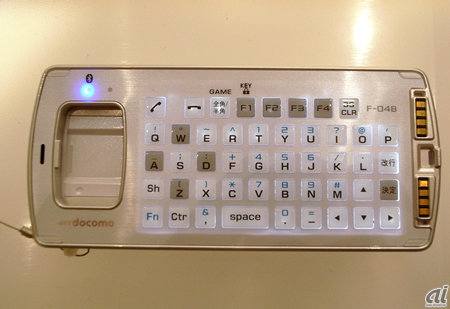 　キーユニットのQWERTYキー。内蔵されているゲームプレイ中に、上部にある「GAME」ボタンを押すとゲームコントローラとして利用できる。