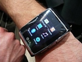フォトレポート：LGの腕時計式ケータイ「Watch Phone」--テレビ電話機能も公開