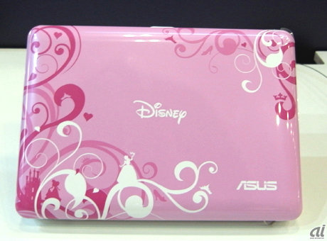 　ASUSTeK Computerが10月10日に発売する、「Disney netbook」は、ディズニーをモチーフにした天板やアプリケーション、デスクトップ画面を備えている。価格は4万4800円。カラーは2色で、こちらはプリンセスピンク。