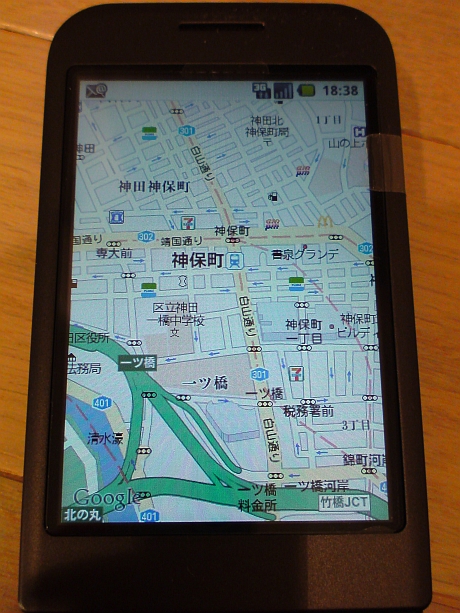 Google Mapを立ち上げてみた。これも驚くほど早く立ち上がり、GPSを使って今の場所を特定してくれる。ドコモiアプリのGoogle Mapより圧倒的に早く、使い勝手が良かった。