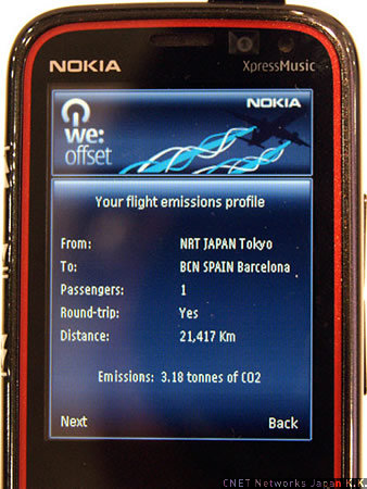 　Nokiaはユーザーの環境意識を高めるためのアプリも用意しており、その一例として展示されていたのが「we:offset,」だ。通常はバックグラウンドで動作しており、電源をオフにしたときと次回オンにしたときに位置情報が大きく変化していた場合、飛行機で移動をしたと判断、その間の飛行で排出される二酸化炭素の量や、それだけの量をカーボンオフセットするのに必要なコストなどを知ることができる。このアプリ上からカーボンオフセット団体への寄付をすることもできる。