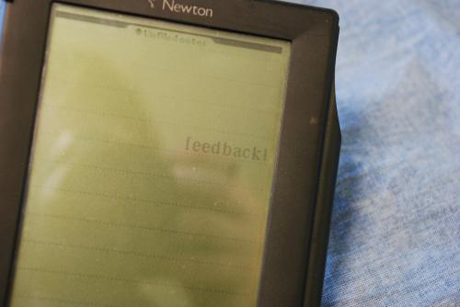 　冷笑の的となったNewtonの欠点の1つは、手書き認識の性能の低さだった。ここでは「TechRepublic」と書いたものが「feedback!」と表示された。