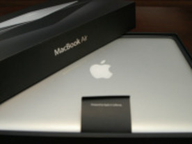 [レビュー]薄さ、光と影を味方に付けたMacBook Air 80Gバイト HDD編--アップル「MacBook Air」