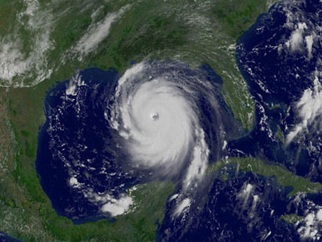 　NASAでは、災害の様子なども追っている。北米大陸上陸前に勢力を増すハリケーンKatrina。人工衛星GOES-12が2005年8月29日に撮影。