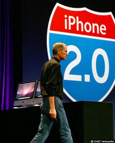 　Appleの最高経営責任者（CEO）Steve Jobs氏は米国時間6月9日、サンフランシスコで開催の「Worldwide Developers Conference 2008」（WWDC 2008）で新しい「iPhone」を発表した。新機能として3Gインターネット接続、GPS、新アプリケーションを装備。価格はローエンド版で199ドル。
