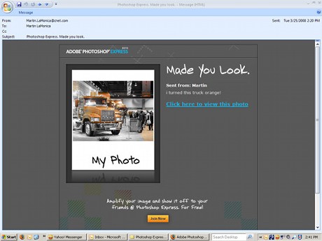 　写真を共有するための機能が搭載されているため、写真を電子メールで送付したり、ウェブページに埋め込んだりができる。また、画像を写真共有サイトやソーシャルネットワークサイトから画像を持ってくることができる。