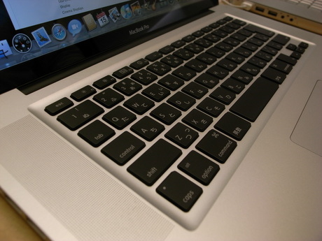 新MacBook Proのキーボード。「バックライトキーボード」が標準搭載されている。