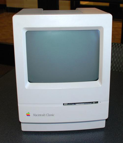 　Apple Macの形はパーソナルコンピュータの象徴であり、見間違えようがない。