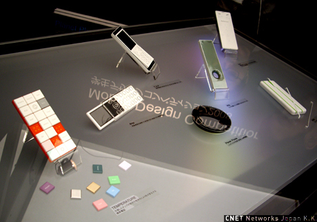 　LGエレクトロニクス・ジャパンは、携帯電話のデザインコンペティション「LG学生デザインコンペティション 2008」の入選作品を展示していた。