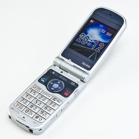 写真は、幅広い年齢層の利用を考慮した「TT51」。TOSHIBA製。2005年3月発売。スペック詳細はこちらから。