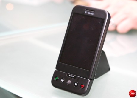 　HTC製の携帯電話であるT-Mobile G1。ブラック、ホワイト、ブラウンの3色が用意されている。