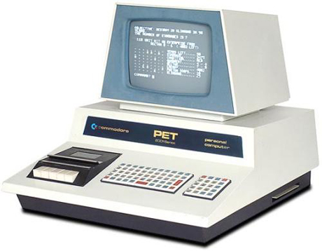 Commodore PET

　これは「PET」と呼ばれるCommodoreの最初のコンピュータである。PETは「Personal Electronic Transactor」の略。しかし、これは後から作られた説明のようであり、PETという名称はその当時大流行していたペットロック（ただの石をペットに見立てたナンセンス商品）に便乗して選ばれたようである。