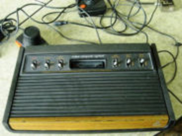 フォトレポート：時代の波にのまれたゲーム機「Atari 2600 Video Computer System」