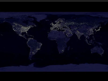 　400以上の人工衛星が撮影した画像を集めて作成した夜の地球。