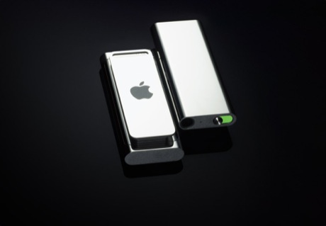 　特別モデルのステンレススチール仕様iPod shuffle。このモデルは、Apple Store限定品。容量は4Gバイト。