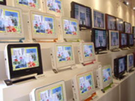 フォトレポート：デザイン一新、春のBRAVIAはカラフル＆ビューティー