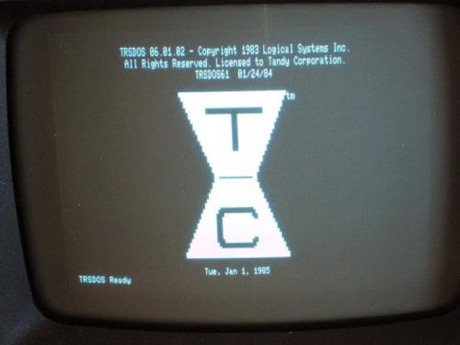 　写真のTRS80 Model 4Pの面白いところは、2000年以降の日付を受け付けないことだ。悪名高き「Y2K」問題がまだ続いているわけだ。そのため、1985年の日付のままにしている。