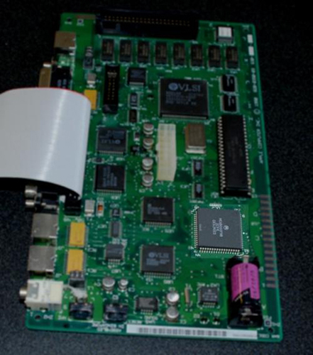 　この画像で強調表示されているチップは「Motorola 68000 CPU」だ。68000の動作速度は8MHzで、当時、Amigaを含む複数のPCに搭載されていた。