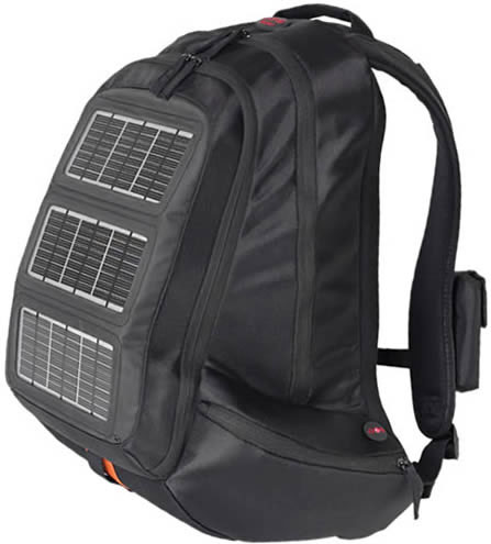 　移動中に電子機器を充電することも可能だ。このVoltaic Solar Backpackをはじめとするソーラーバッグは、バッグに入っている電子機器の充電を行う。バッグが充電を開始するとライトが点灯する。価格は199ドル〜249ドル。
