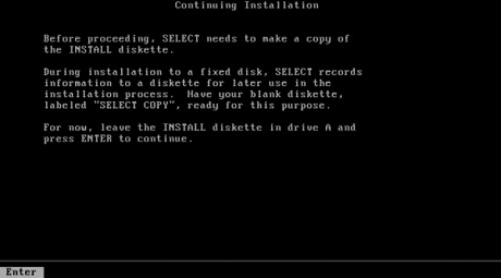 　次の作業に移行する前に、MS-DOS 4のSelectプログラムから、インストールディスクのバックアップコピーを作成するよう求められる。
