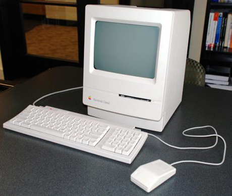 　「Apple Mac Classic」は、これまでに作られた中で最も有名な、一目でそれと分かるパーソナルコンピュータの1つだ。CNET News.comの姉妹サイトであるTechRepublicは、Mac Classicを分解し、同機の中身である1991年のテクノロジがどのようなものであったかを検証した。