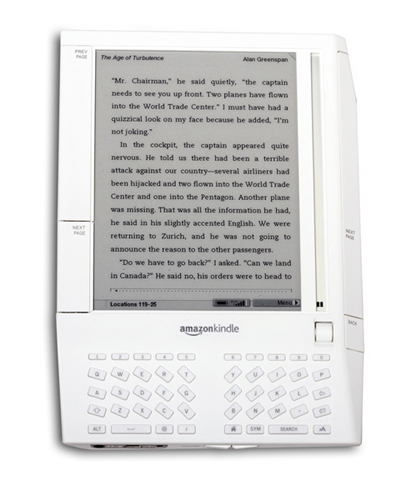 　Amazonの話題の電子ブックリーダーKindleは、薄い小型機器での読書を可能とするものだ。Kindleでは新聞を購読することもでき、インターネット機能も内蔵されている。