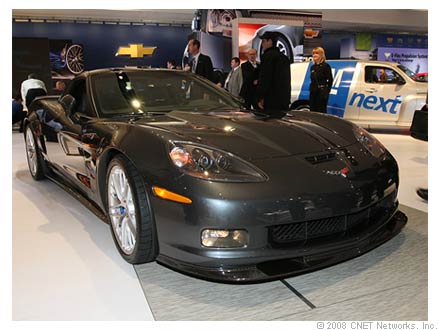 　デトロイトで開催中の2008年北米国際自動車ショー（デトロイトモーターショー）で、自動車メーカー各社は注目に値する新車種やモデルチェンジを発表し、車内装備や駆動系の最新技術をアピールしている。General Motorsの2009年型「Chevrolet Corvette ZR1」：スーパーカーの枠の中では、Corvetteは値ごろ感のある車だ。General Motorsは最新のZR1でさらにコストパフォーマンスを高めている。