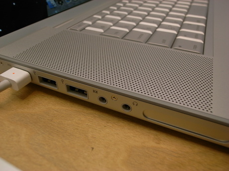 これまでのMacBook Proの左側面