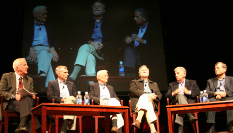　1970年代にXeroxのパロアルト研究所（PARC）の研究者だったBob Sproull氏（左端）が、Engelbart氏のAugmentation Research Centerのメンバーにインタビューしている。左から、Sproull氏、Don Andrews氏、Bill English氏、Bill Paxton氏、Jeff Rulifson氏、Andries van Dam氏。