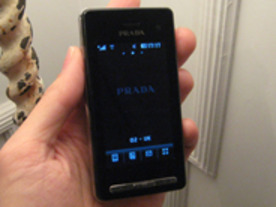 フォトレポート：2代目「PRADA Phone」--スライド式キーボードで文字入力も簡単に