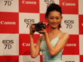 キヤノン、ハイアマチュア向け一眼「EOS 7D」発表--「ハイブリッドIS」搭載レンズも