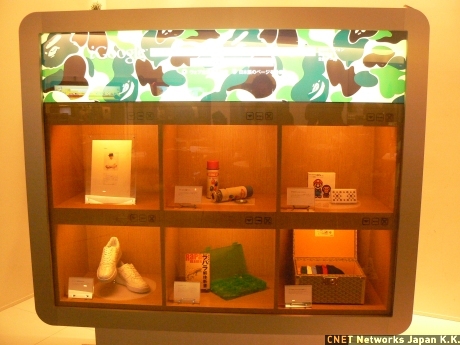 アーティストiGoogle参加アーティスト、NIGO氏の展示スペース。右上にあるのはNINTENDO DS Liteコラボモデルだ。