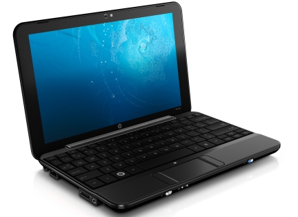 　HPは米国時間10月29日、同社Miniファミリーに1000シリーズ３機種を新たに追加した。

　画像は、渦巻き模様を筐体にあしらったブラックモデルで、「Windows XP Home Edition」を搭載。Wi-Fi、Ethernet、USB、Bluetoothによる接続をサポート。

　キーボードは、「標準的なノートPCに搭載されるキーボードの92％の大きさ」とHPでは述べている。重量は1.02 kgから。1024ピクセル×600ピクセルLEDバックライト付きディスプレイを装備。Intel Atom N270 1.6GHzプロセッサを搭載。
