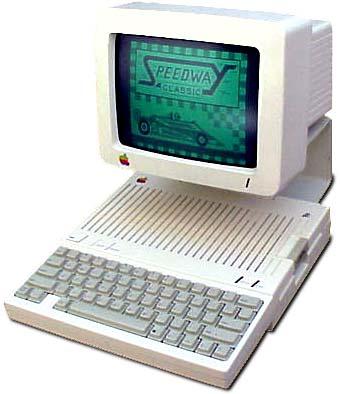 　Appleは1984年4月、サンフランシスコのモスコーンセンターで派手な宣伝とともに「Apple IIc」を発表した。価格は1300ドルであり、発表したその日に2000社のディーラーが5万2000台以上を注文した。

　Apple IIc（cは「compact」の意味）はポータブル型の「Apple IIe」コンピュータとほぼ同じだが、小型であることが大きな特徴である。キーボードの下には膜があり、ごみや汚れがシステムの内部に入り込まないようになっている。キーボードには、QWERTY配列とDvorak配列の両方がある。