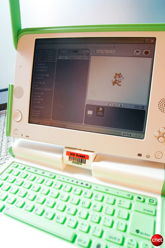 　子供向けのプログラミングツール「Scratch」は、XOノートPCのWindows版およびLinux版に共通して搭載される数少ないソフトウェアの1つだ。