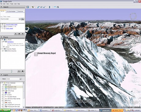 　Googleが提供する地図アプリケーションの最新版「Google Earth 4」では、特定のレイヤを有効にすると、有名な建築物や地域がテキスチャ付きの3Dレンダリングで表示されるようになった。最新版の「Google SketchUp」を使って、Google Earth 4用の高品質3Dコンテンツの作成と共有が可能になった。エベレストのレンダリングでは、山筋やごつごつした雰囲気が伝わってくる。