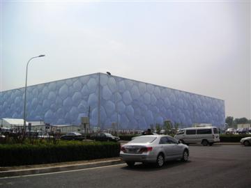 　北京国家水泳センター。「水立方」として知られている。飛び込み、水泳、シンクロナイズドスイミングの会場。