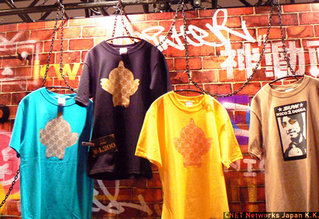 　Suicommi UndergroundとのコラボレーションTシャツ。ニワンゴや西村氏をかたどったデザインだ。