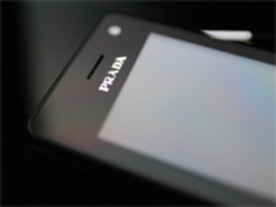 プラダの“センス”を携帯する--NTTドコモ「PRADA phone by LG」