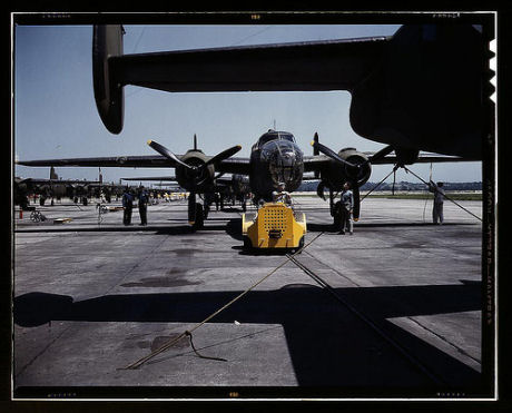 　カリフォルニア州ロングビーチのDouglas Aircraftで撮影した「B-25」爆撃機。撮影者はやはりPalmer氏が1942年に撮影した。議会図書館がタグ付けのためにFlickrに投稿した第二次世界大戦時代の写真コレクションの一部だ。