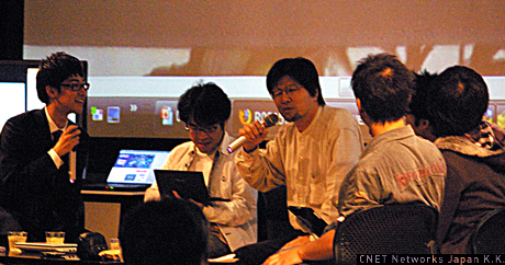 　日本エイサーの砂流恵介氏（写真一番左）を迎えてディスカッションされたテーマは「PCの可能性と未来」について。液晶のサイズから、タッチパネル、タブレットなどの入力インターフェースについて積極的に話し合われた。