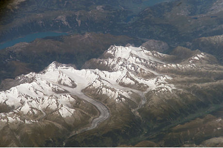 　スイスのBerneseアルプスの氷河。2006年撮影。