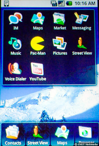 　ホームスクリーンには、Pac-ManゲームやYouTube用アプリケーションなどの機能も。
