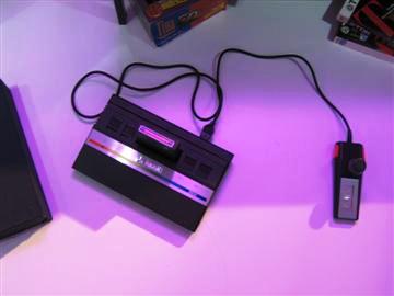 　TDKのトレーラーにおける1980年代の部分には、「Atari 2600」ゲーム機も登場した。ゲーム機に装着されているのは、懐かしい「Space Invaders」ゲームだ。