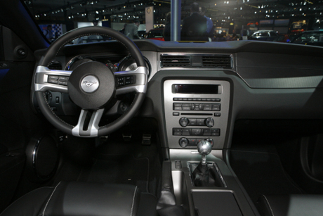 　2010 Ford Mustang内部。