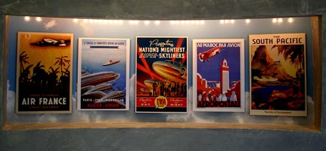 　ワシントン州レントンにあるBoeingの施設のロビーには航空機のビンテージ風ポスターが12枚飾られている。これはそのうちの5枚。